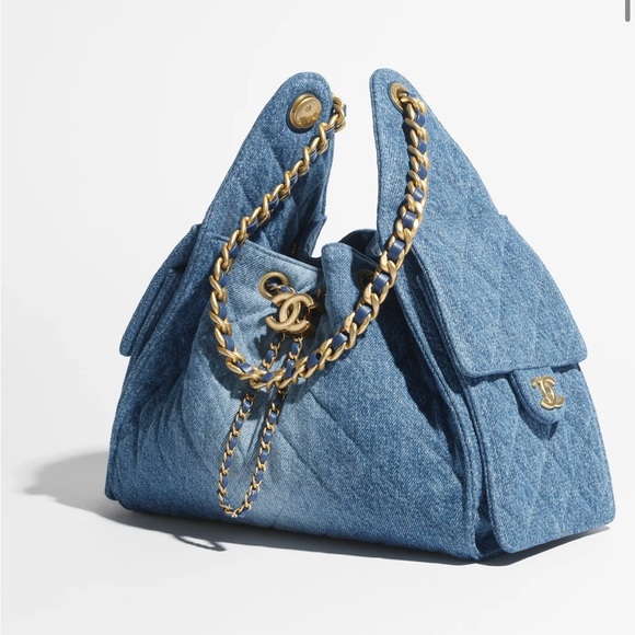 CHANEL 25 Small Handbag (26P) Washed Denim and Gold Tone Metal - Picture 9 of 17